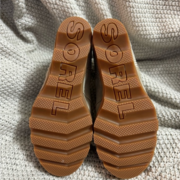 Sorel Women's Joan of Arctic Wedge II Chelsea Bootie Khaki II - Size 6, Like New - Picture 6 of 6